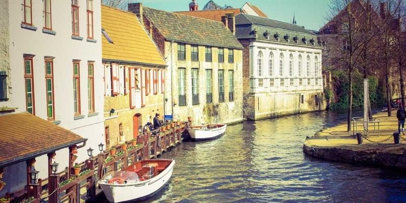 艺术留学成功密钥：如何高效利用留学服务、作品集指导与艺术涂鸦风格